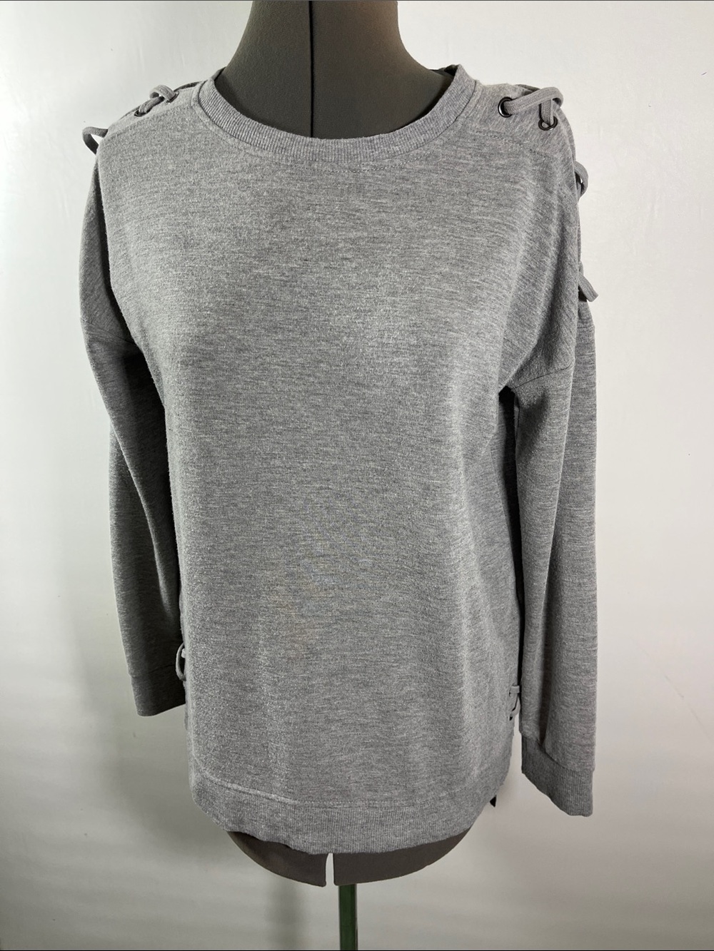 Cable & Gauge Gray Lace-Up Shoulder Light Weight Sweater Size S/P
